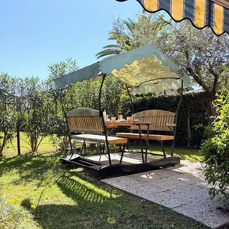 Due Passi Dal Mare - Private Garden And Free Parking Apartmán
